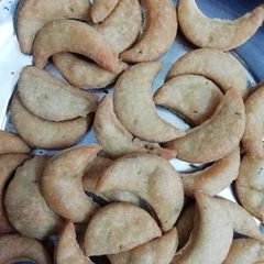 A picture of Namkeen mathri (leftover puri dough).