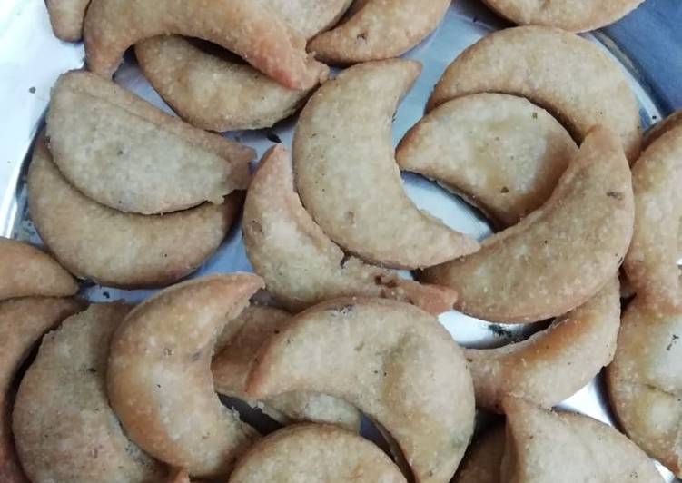 How to Make Super Quick Homemade Namkeen mathri (leftover puri dough)