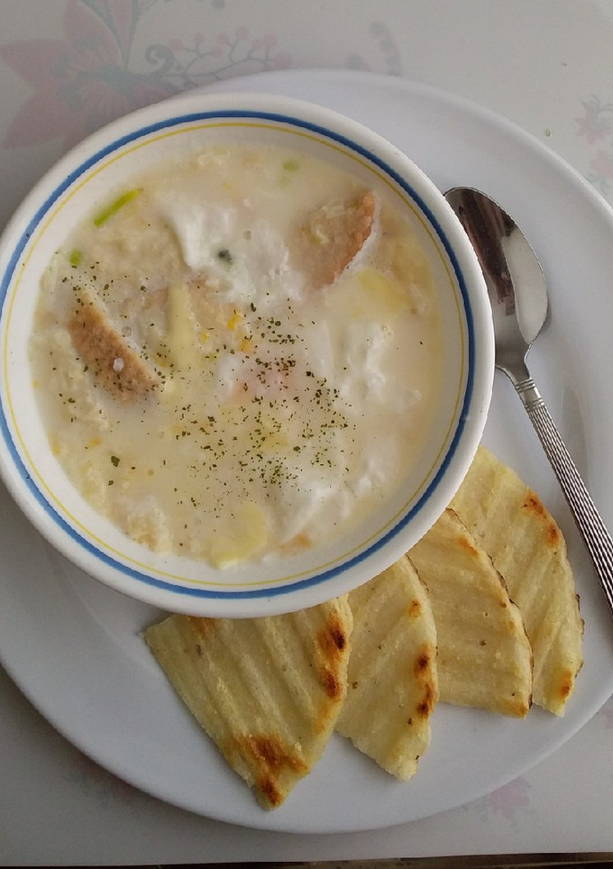 Una foto de Changua con arepa