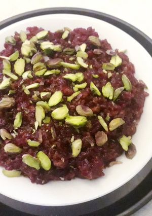 A picture of Beetroot halwa.