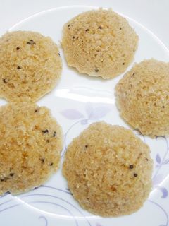 கோதுமை ரவை இட்லி செய்முறை முக்கிய புகைப்படம்