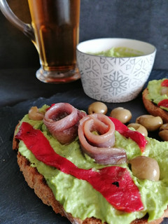 Una foto de Tostas de paté de guisantes