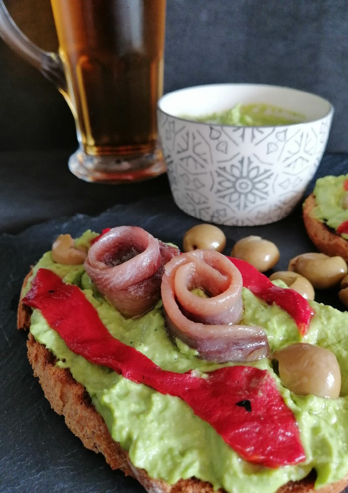 Una foto de Tostas de paté de guisantes