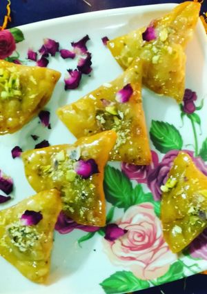 मावा समोसा (mawa samosa recipe in Hindi) रेसिपी मुख्य फोटो