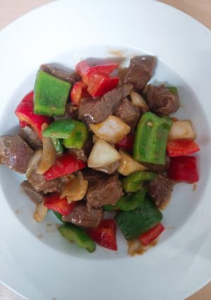 A picture of Tender and Flavorful Shaking Beef (Bò Lúc Lắc).