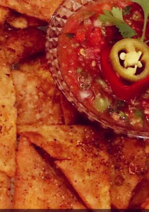 A picture of Fresh Tomato salsa with Nachos.
