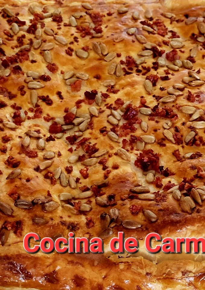 Una foto de Hojaldre relleno de setas y gambas