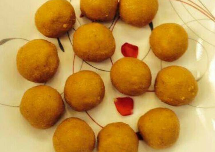 Besan ke ladoo