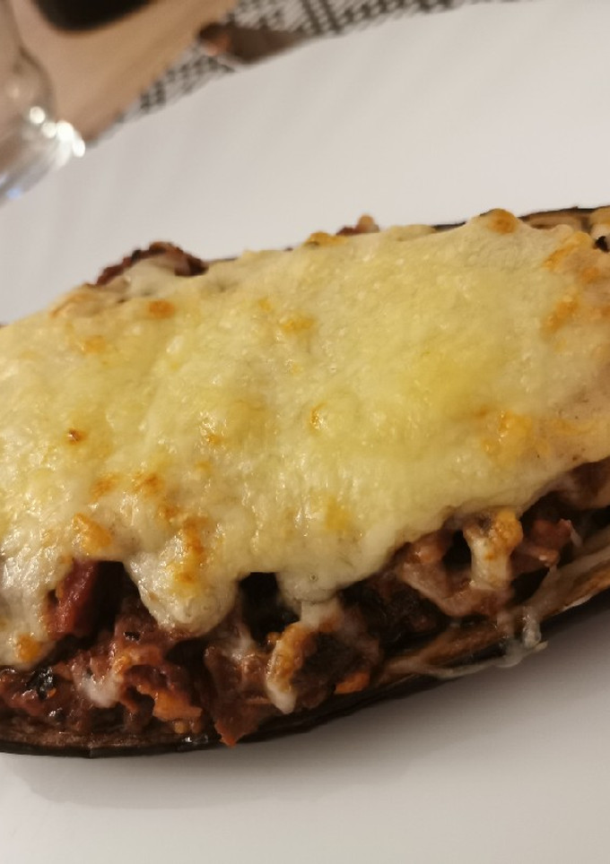 Una foto de Berenjena rellenas con carne y picado de aceitunas
