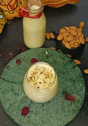 बादाम मिल्कशेक (Badam milkshake recipe in Hindi) रेसिपी मुख्य फोटो