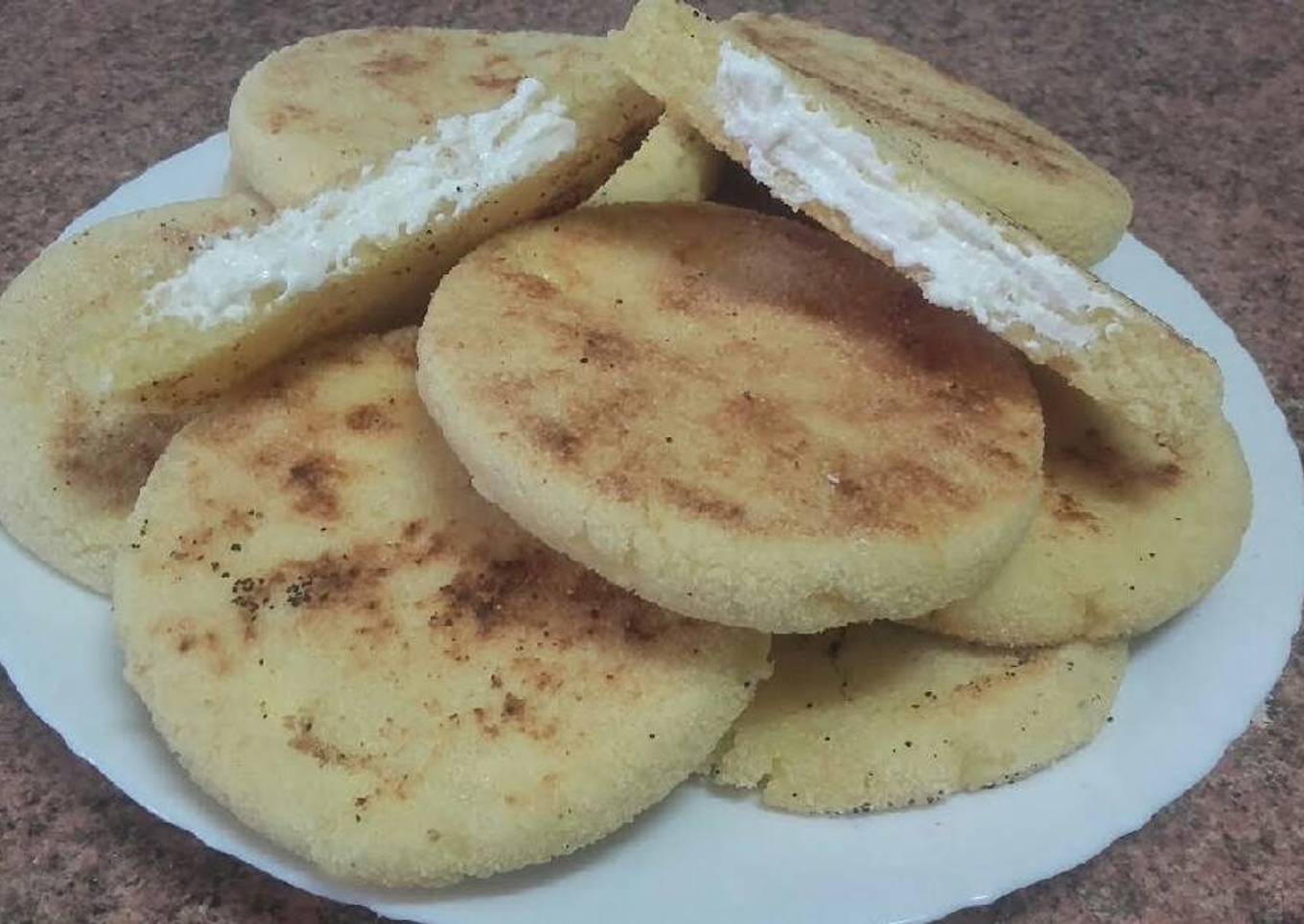 Receta de mini harcha rellena con queso /comida de Marruecos