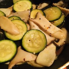 A picture of Marinated Zucchini and Muchrooms.