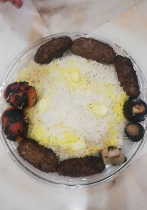 A picture of Chullo kbab with rice.