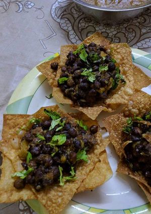A picture of Katori chaat.