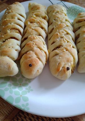 A picture of Chicken fish bread.