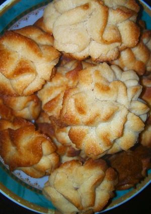 A picture of Butter flower cookies.