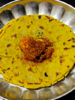 બગરૂવાળો રોટલો (Bagroovalo Rotlo Recipe in Gujarati) રેસીપી મુખ્ય ફોટો