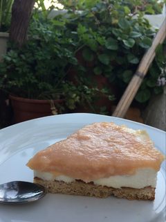 Una foto de Cheesecake de membrillo con base de bizcocho de almendras