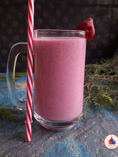 स्ट्रॉबेरी शेक (Strawberry shake recipe in Hindi) रेसिपी मुख्य फोटो