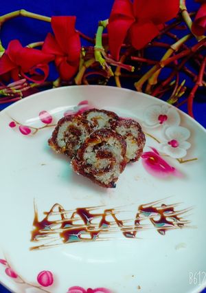 ખજુર રોલ(khajur roll recipe in gujarati) રેસીપી મુખ્ય ફોટો