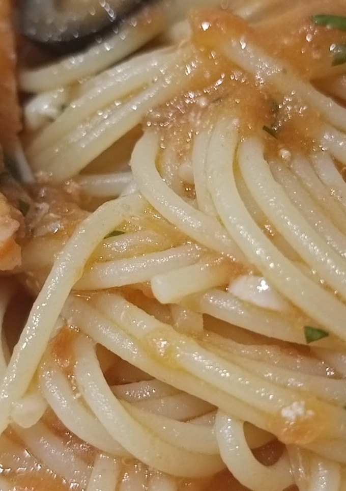 Una foto de Spaghettini con cigalas, langostinos y tomate