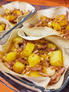 Una foto de Patatas cheddar con bacon al mojo picón
