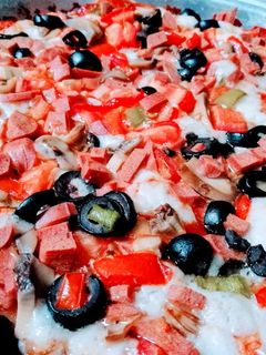 صورة لوصفة بيتزا نقانق🍕