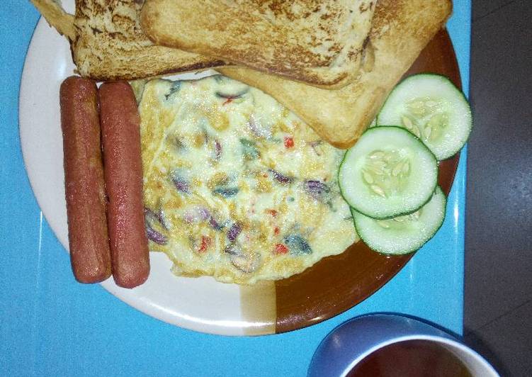 Cripsy toast, eggs and sausage