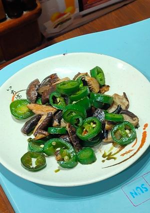 酒香青椒炒香菇 的食譜成品照片