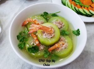 Hình của món Canh bí xanh nhồi tôm thịt.