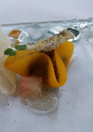 Une photo de Anguille fumée et sa raviole de butternut