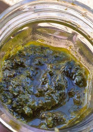 Una foto de Tempero Caseiro Verde  com Talos de Salsa- Condimento Casero de Hierbas Verdes