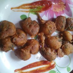 A picture of Urad dal pakore.