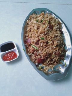 Hình của món Cơm chiên lạp xưởng chả lụa.