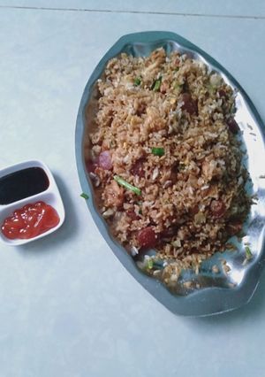 Hình của món Cơm chiên lạp xưởng chả lụa.
