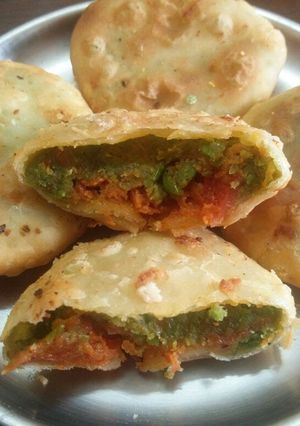 A picture of Carrot green peas kachori.