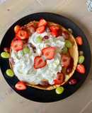 Pancake Với Cream, Siro Và Trái Cây