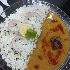 A picture of Dal fry.