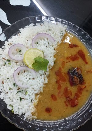 A picture of Dal fry.