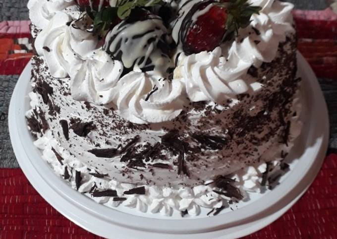 Torta con crema chantilly frutillas y chocolate ?❤❤ Receta de Marita Sosa-  Cookpad