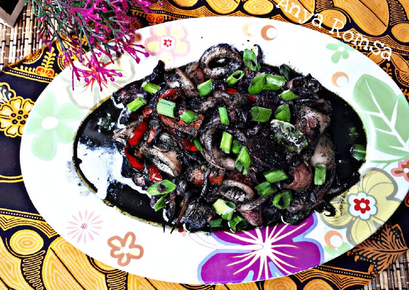 Cumi-cumi hitam yang lucu