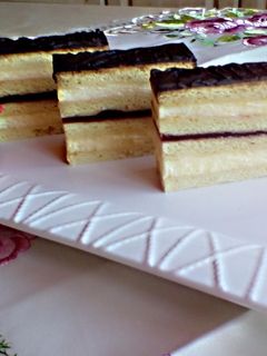 Mézes szelet somlekvárral és diólikőrrel recept fotója