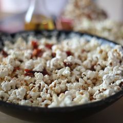 A picture of Popcorn with crispy bacon, paprika and honey.