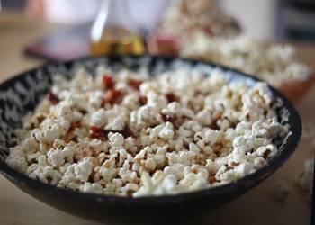 Fresh, Prepare Recipe Popcorn with crispy bacon paprika and honey Delicious Perfect