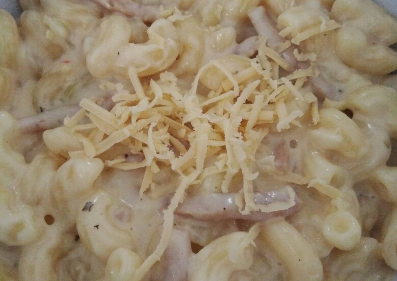 Elbow macaroni mac n cheese