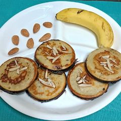 A picture of Mini Dorayaki Cakes For Kids Birthday 🥳🎉🎊🎈.