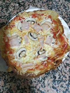 Una foto de Pizza con base de quinoa