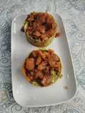 Doble tarta de salmón y aguacate con cuscús