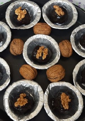 A picture of Walnut crunchies cooking with California walnuts.