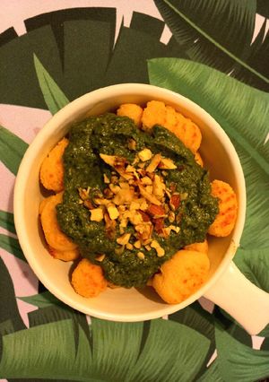 Una foto de Ñoquis de polenta con pesto de rúcula